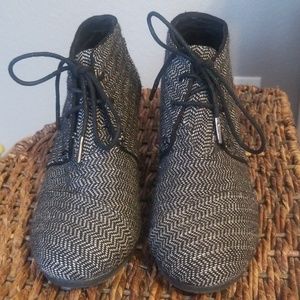 TOMS herringbone desert wedge black & white sz 9.5